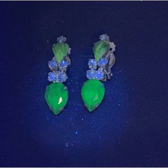 Vintage Glows Green Blue Rhinestone Faux Sapphire Blue Clip On Earrings - Picture 1 of 6